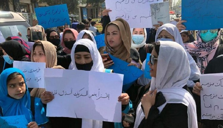 شماری کمپین توییتری برای بازگشایی مکاتب دختران راه اندازی کرده اند