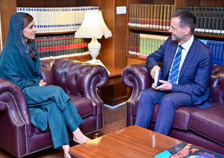 دیدار نماینده ویژه اتحادیه اروپا با حنا ربانی وزیر خارجه پاکستان در مورد افغانستان