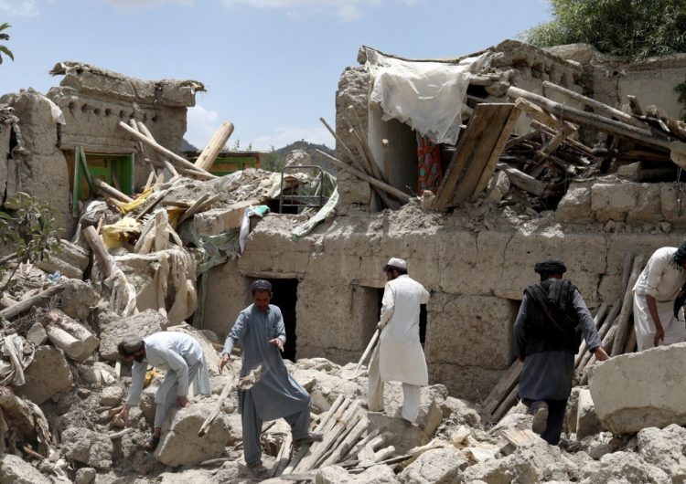 وزارت صحت عامه: بر اثر زمین‌لرزه‌ سه‌شنبه (۱ حمل) 4 نفر جان باخته اند و بیش از 80 نفر زخمی شده اند