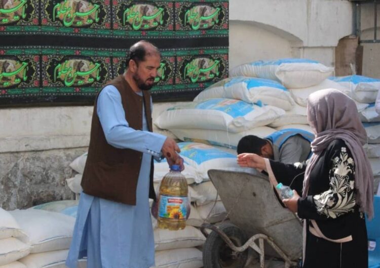 توزیع مواد غذایی به 81 خانواده در شهر کابل از سوی موسسه انکشافی و خیریه متحد