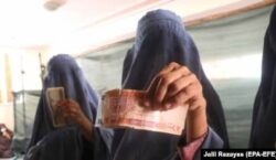 جمعیت هلال احمر: به هزار بیوه زن در پکتیا کمک نقدی توزیع شد