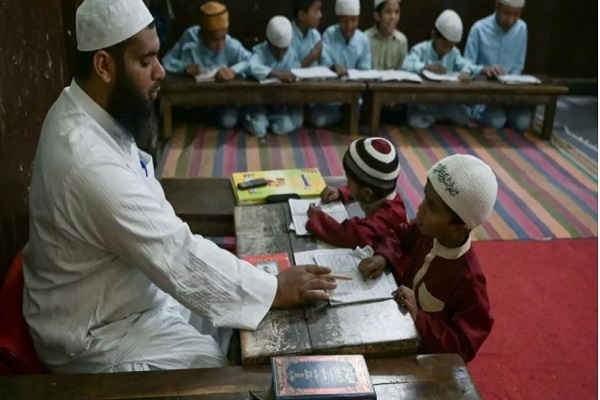 به تعلیق درآمدن حکم ممنوعیت فعالیت مدارس اسلامی در اوتار پراداش هند !
