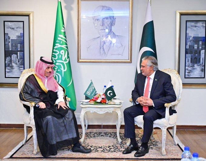دیدار وزیر خارجه عربستان با همتای پاکستانی‌اش در اسلام‌آباد!