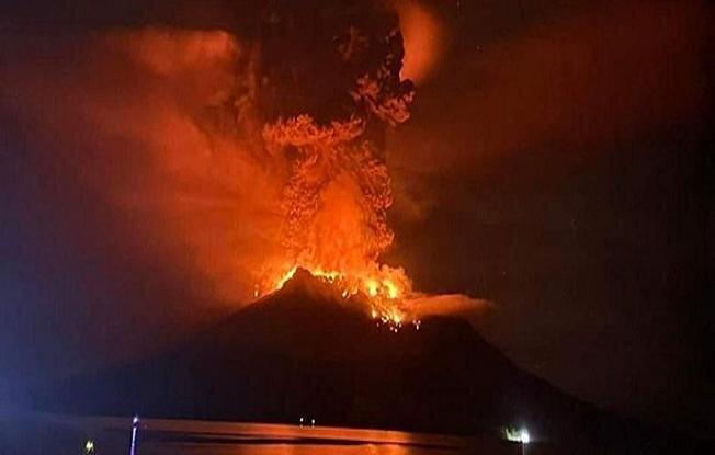 تخلیه صد‌ها نفر پس از فوران آتشفشان در اندونزی!